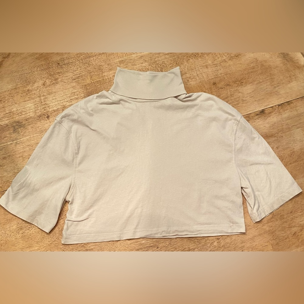 Zara Women’s Small Beige Crop Turtleneck‎ Short Sleeve Top